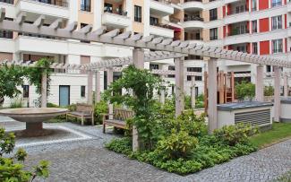 The Beuth-Höfe complex in Berlin Mitte with its six buildings and 122 residential units is an example of urban living where the residents can enjoy the beautiful courtyards. Courtyard with water feature, benches and trellis with climbing plants